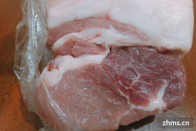 去买猪肉，发现猪肉身上盖有绿色的章，猪肉绿色印章代表什么呢？