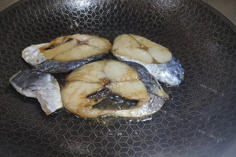 香煎鳕鱼非常的好吃，正宗法式香煎鳕鱼怎么做啊？