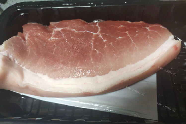 妈妈做好的猪肉好像有点变质了，熟猪肉坏了怎么判断呢？