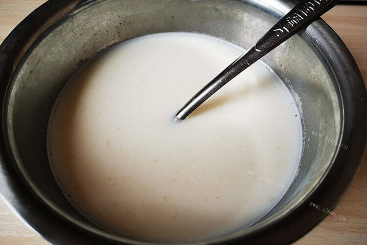 我觉得奶油的味道还不错吧动物奶油和牛奶奶油哪个好吃呢？