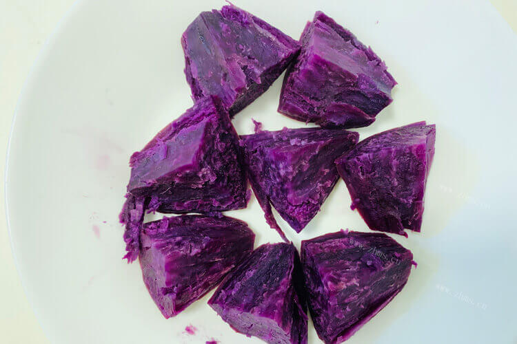做紫薯冰皮月饼，请问紫薯汁怎么做冰皮？