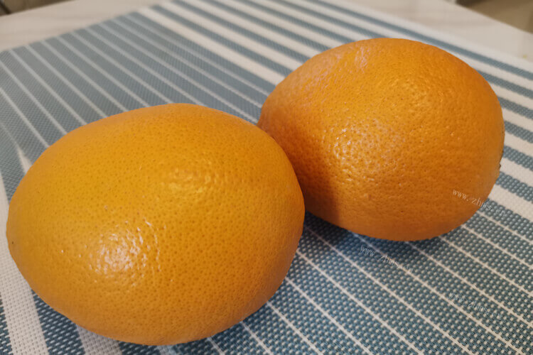 把橙子放入锅中蒸着吃，盐蒸橙子是苦的吗？
