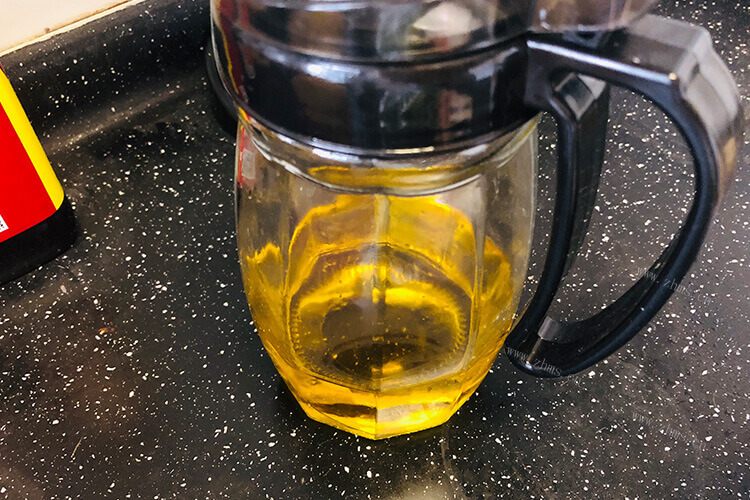 把花生油冷冻了，花生油在冰箱冷冻能放多久？