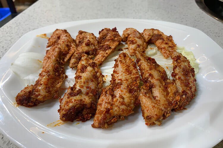 我喜欢吃鸡翅，和鸡翅炒的菜很多，想知道鸡翅与什么炒？
