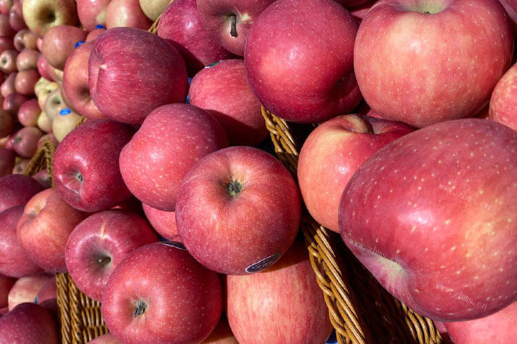 一般感觉苹果去了皮更好吃，苹果雪梨汤需要去皮吗？