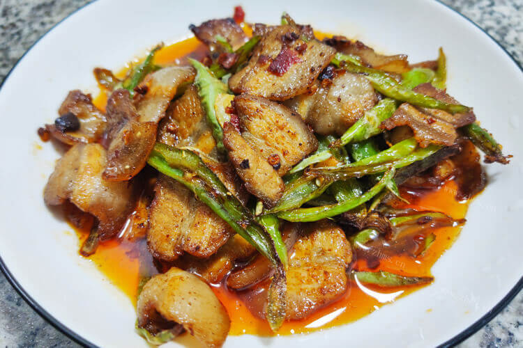 回锅肉炒豆干和青椒，这样怎么做才好吃？