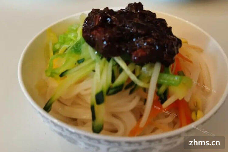 小吃店的生意好像都很好，加盟小吃需要多少员工？