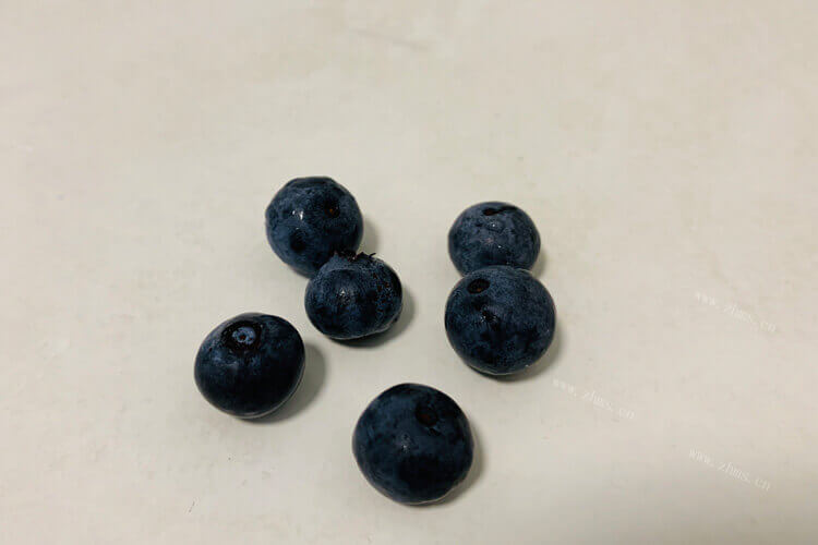 昨天吃的蓝莓巧乐兹苦，这个现象正常吗？