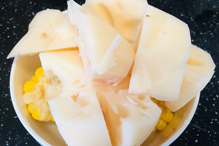 买一只鸡，请问莲藕响螺煲鸡汤怎么做？