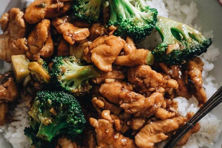 今天想自己做饭，请问孜然肉片盖饭怎么做好吃？