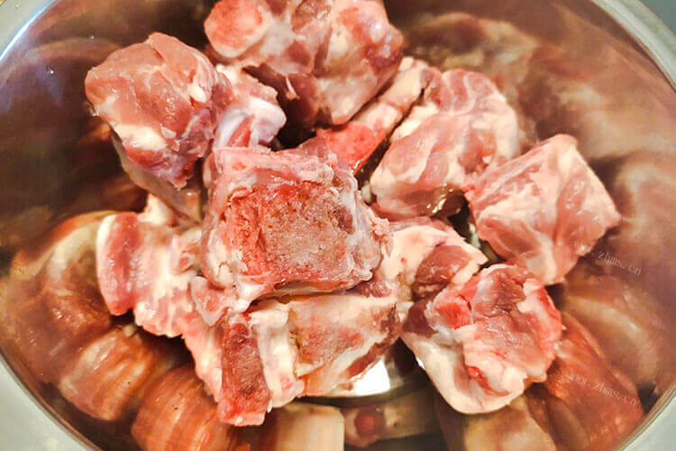 猪肉炖汤和排骨炖汤有什么区别？