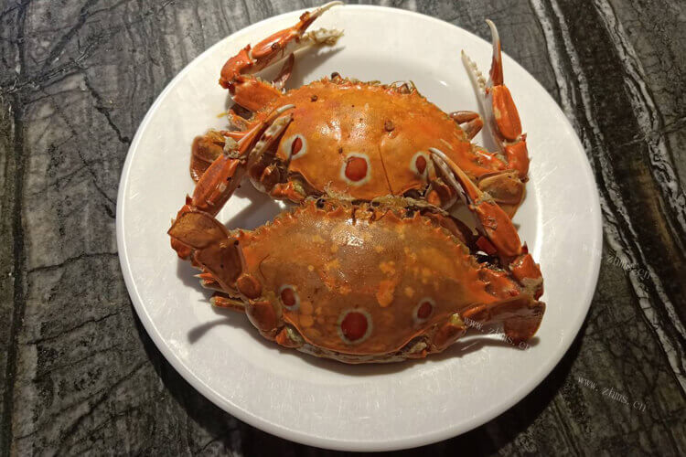 朋友送了螃蟹，绑着的螃蟹怎么养几天不死？