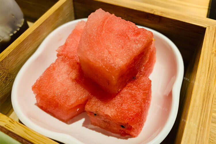 今天买了一个西瓜好像还没熟，粉色西瓜能吃吗？