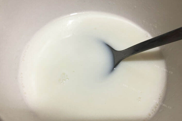 制作奶油蛋糕，没有淡奶油了，淡奶油可以用牛奶鲜牛奶代替吗？