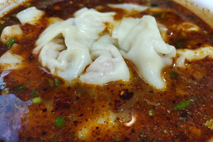 今天发现冰箱里面的馄饨皮黑了，馄饨皮有黑点正常吗？