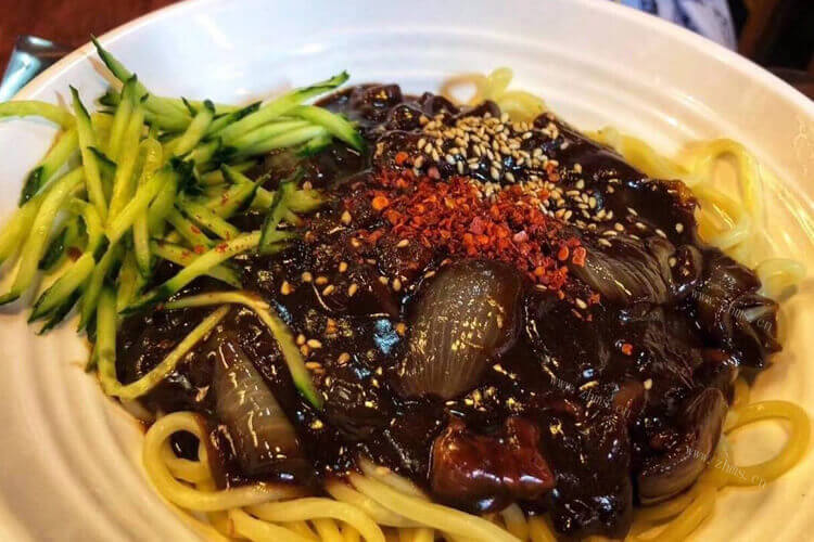 鼎泰丰炸酱面配料是什么？想要学来做做吃