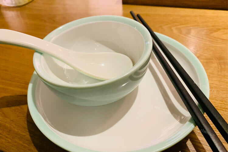 有铁木筷子和鸡翅木筷子，铁木和鸡翅木筷子的区别是什么？