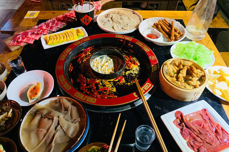 火锅猪肉卷怎么炒好吃吗，可以加白菜吗？