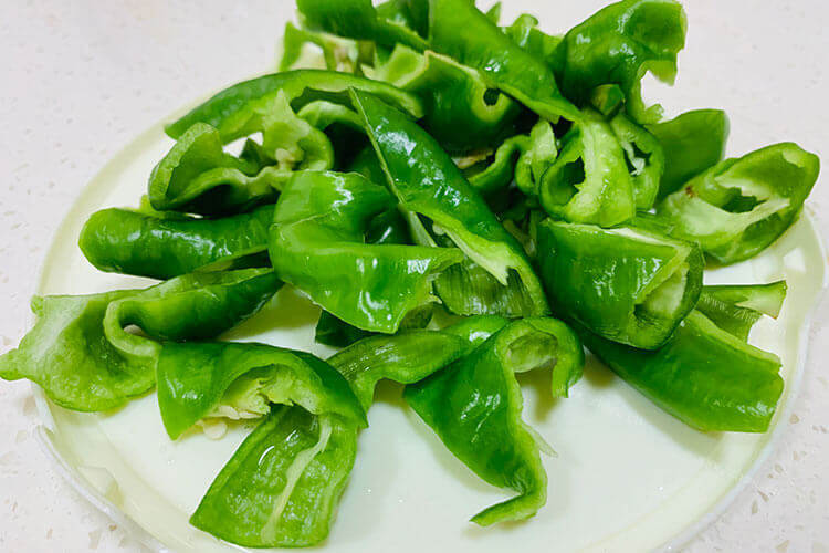 买了一点蒲瓜，蒲瓜辣椒怎么做好吃