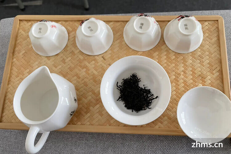 想要在东北开一家茶餐厅，怎么加盟港式茶餐厅呢？