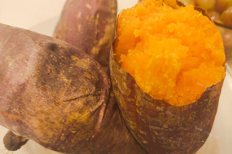蒸红薯100g有多少碳水化合物，红薯可以当做主食吗？