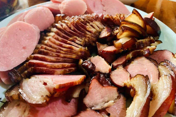 今年打算自己做腊肉，多少新鲜猪肉可以做一斤腊肉？