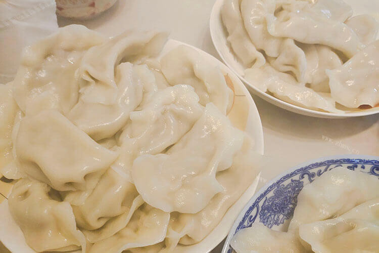 速冻饺子煮完皮一半透明一半白啥情况，这个能吃吗？