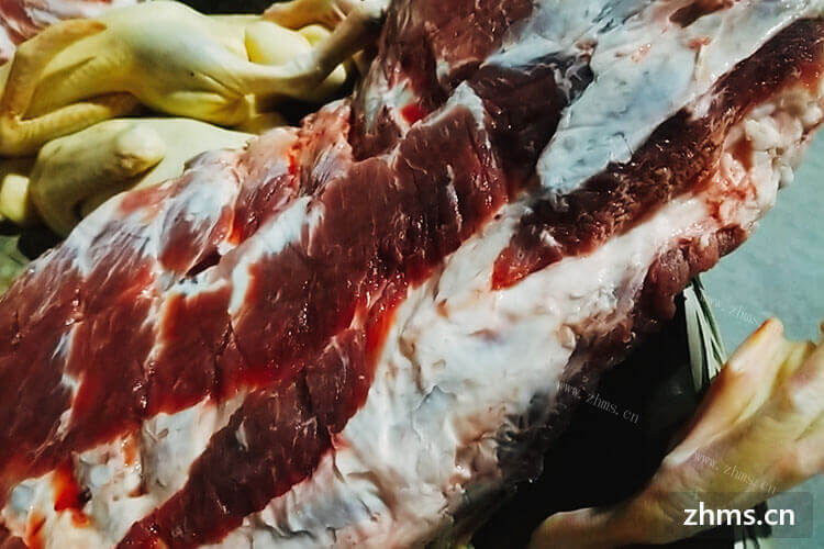 买来的肉放冰箱里不冻一直是保鲜的状态猪肉是不是放了什么东西？