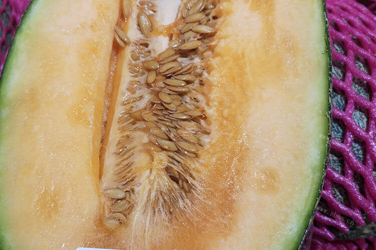 新疆哈密瓜挺好吃的，请问新疆产哈密瓜的地方叫什么呢？
