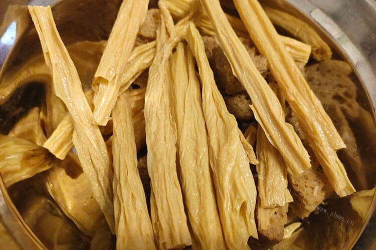 买了一些腐竹和冬菇，腐竹煲冬菇瘦肉汤怎么做？