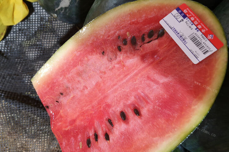 西瓜有的部位好吃，有的部位不好吃，西瓜顶部甜还是根部甜呢？