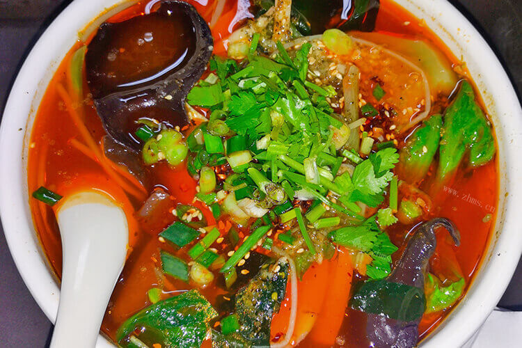 冒菜很好吃的，冒菜与麻辣烫和毛血旺的区别是什么呀？