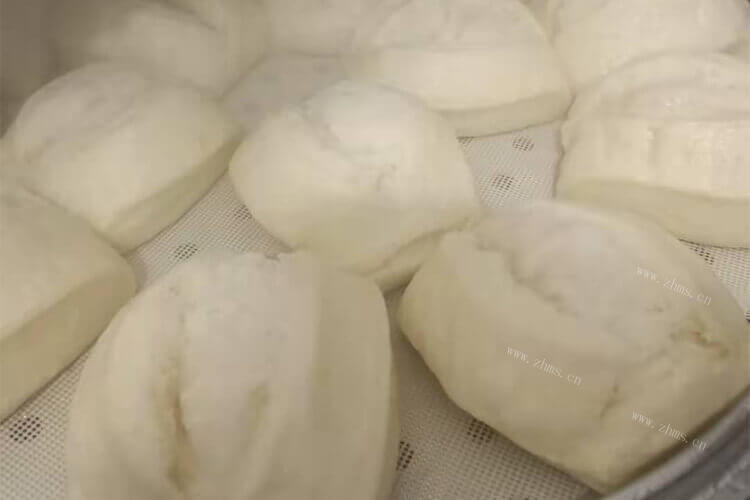 馒头突然变小了，蒸好的馒头为什么一开锅就回缩？
