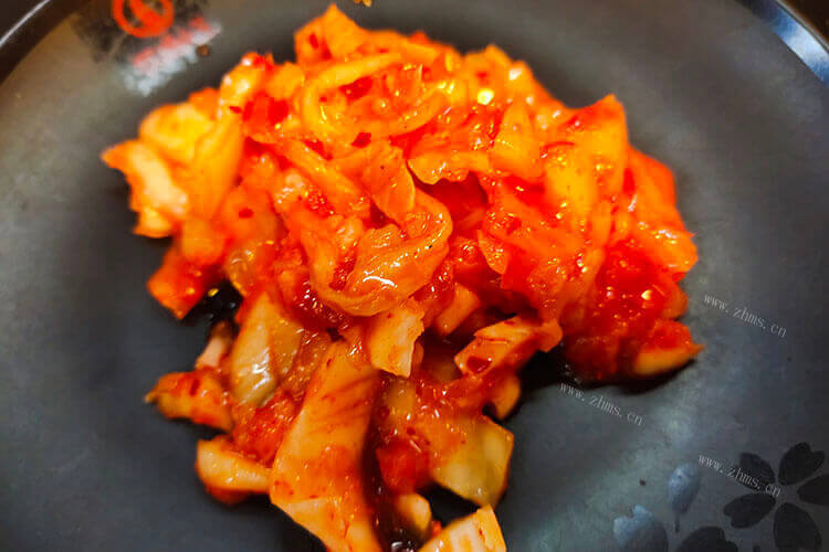 想自己研制一些咸菜吃，四川泡菜和东北酸白菜哪个好吃？