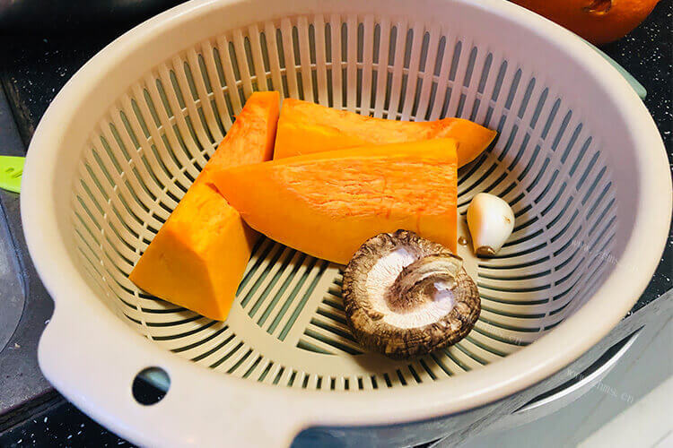 南瓜在夏天储存很容易坏，夏天南瓜怎么保存呢？