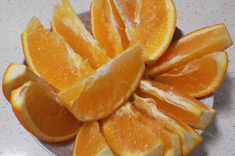 发现袋子里面的橙子外皮变黑了，橙子外皮为什么会变黑