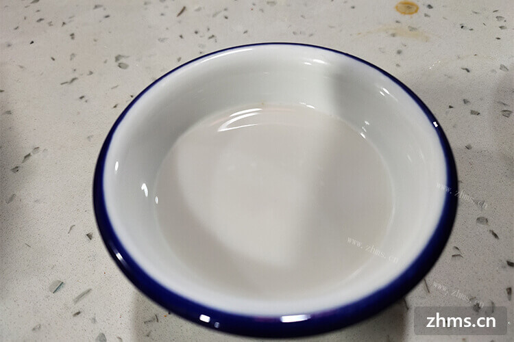 做鞍山川味饮品加盟怎么样？加盟这种店铺需要服务员吗？
