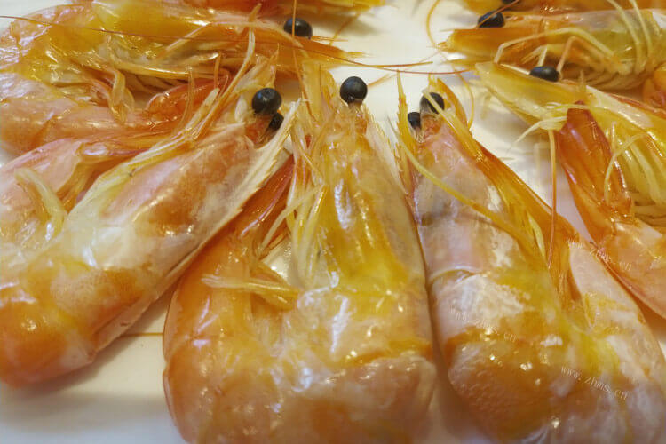 想买一些新鲜的虾来吃，草虾和基围虾哪个贵？