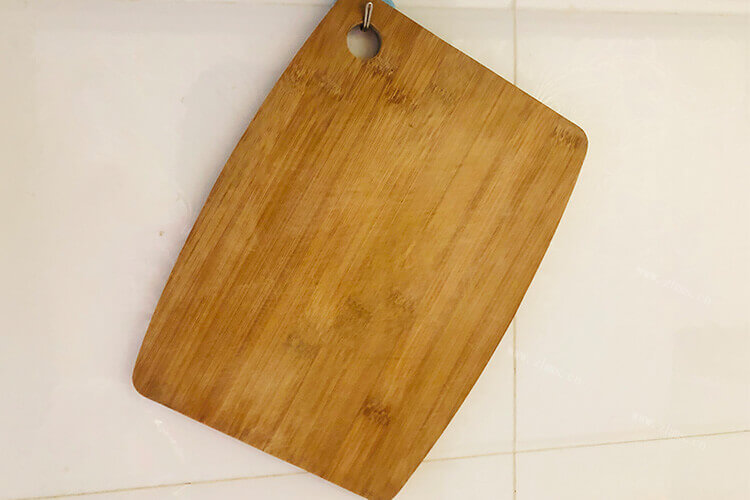 我想买一个菜板红柳木菜板和铁木菜板哪个好？