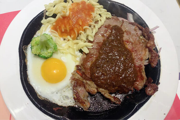 我想吃一些牛肉，牛仔骨和牛排哪个好吃？