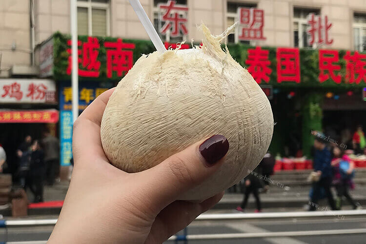 买了乌鸡，做乌鸡汤，椰子淮山乌鸡汤怎么做？