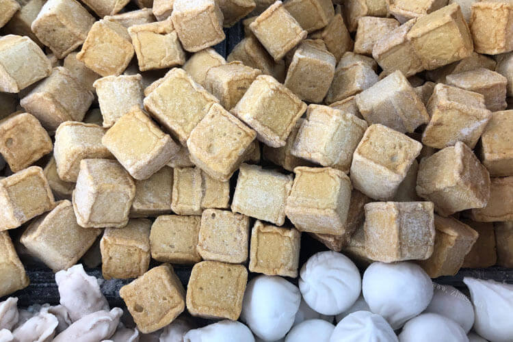 平时特别喜欢吃鱼豆腐，零食鱼豆腐的保质期是多久？
