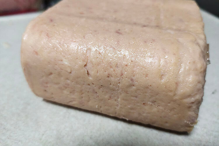 买回来了一个午餐肉罐头，午餐肉圆罐头没有拉环怎么打开？