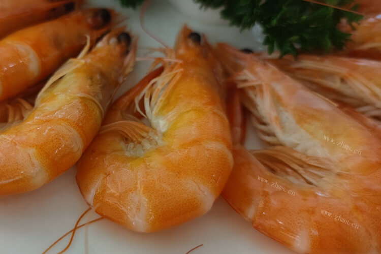 媳妇学习清蒸大虾，清蒸大虾最简单的制作方法在哪里可以学？
