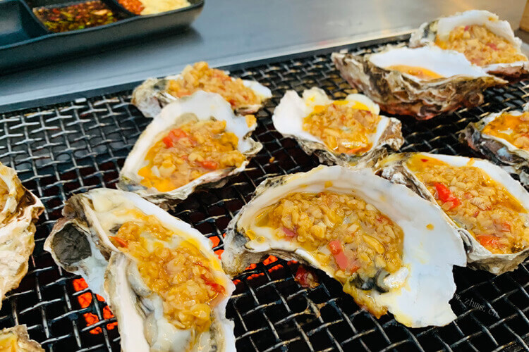 生蚝里黄色的东西是啥，这个需要处理吗？