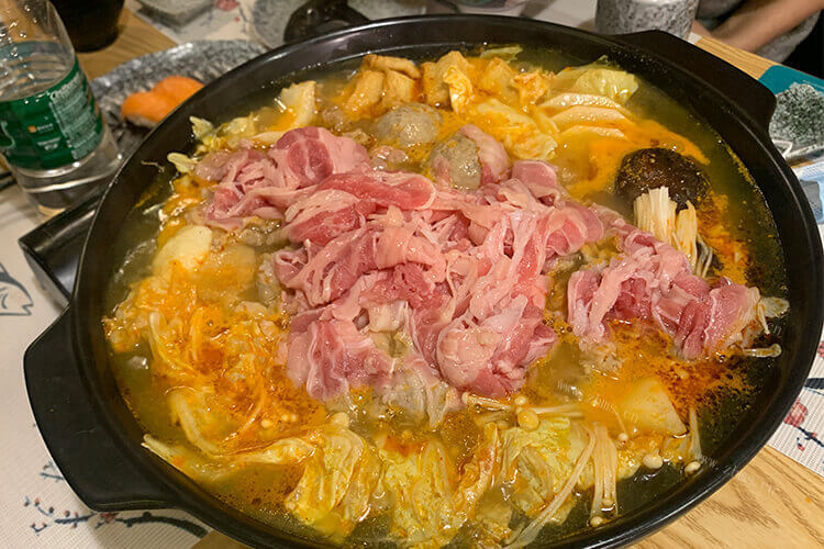 有人说肥牛不是真的牛肉，肥牛是合成的吗？

