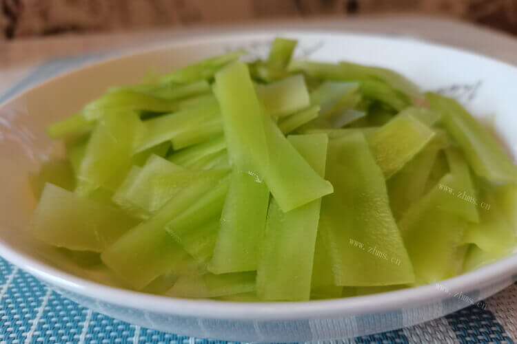 买了莴笋放在水里泡，莴笋用水泡一夜还可以吃吗