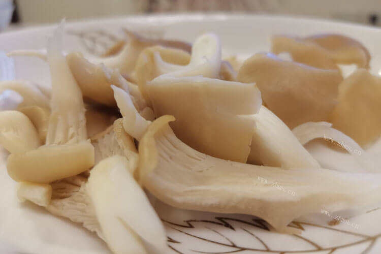 想做一道蔬菜汤，请问平菇豆腐白菜汤怎么做？