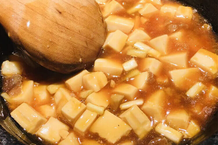 今天吃火锅，需要煮一些豆腐，火锅冻豆腐煮多久时间呢？