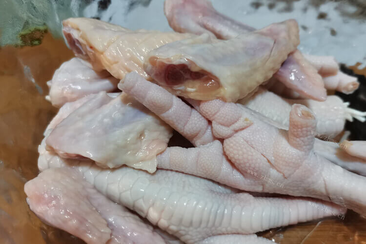 想烤一些鸡翅，怎样烤鸡翅好吃又简单？